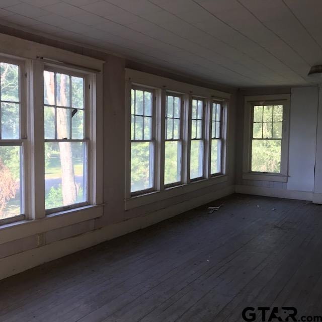 unfurnished sunroom with a healthy amount of sunlight