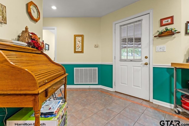 841 Pops Landing Rd, Ore City, TX 75683 - tiled foyer entrance featuring baseboards