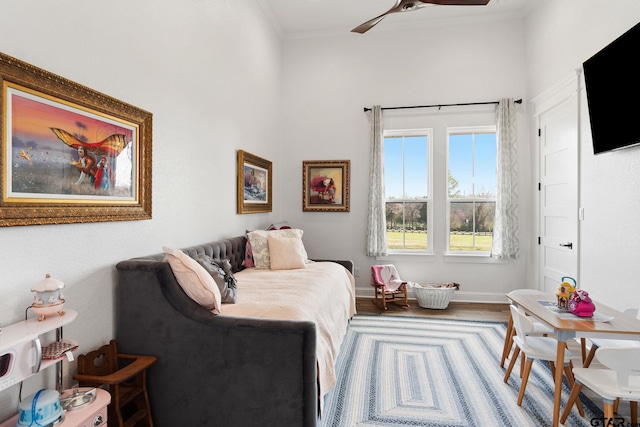 living room featuring ceiling fan, crown molding, and wood-type flooring