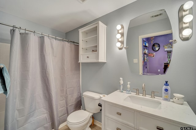 bathroom with a shower with shower curtain, vanity, and toilet