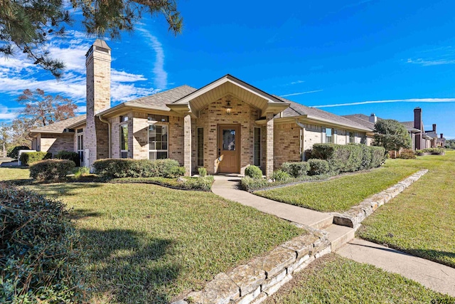 ranch-style house featuring a front yard