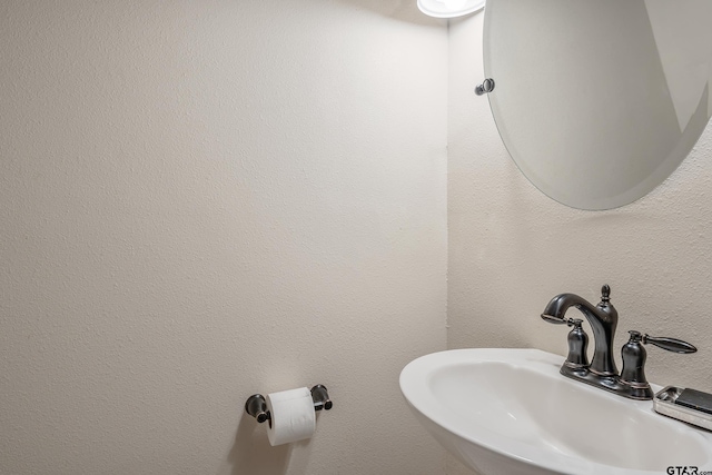 bathroom featuring sink