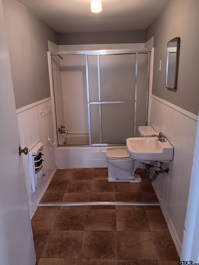 7094 Eleanor St, Tyler, TX 75708 - full bath featuring wainscoting, a sink, enclosed tub / shower combo, and toilet