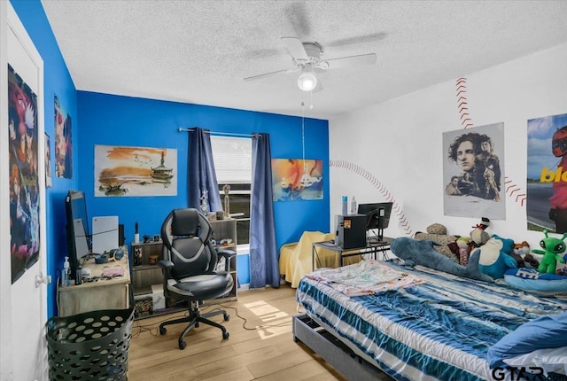 bedroom featuring a textured ceiling, hardwood / wood-style flooring, and ceiling fan