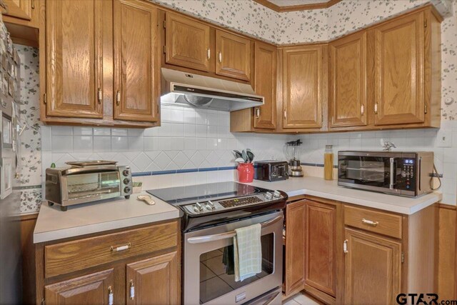 5626 Meadowdale Rd, Flint, TX 75762 - kitchen featuring under cabinet range hood, appliances with stainless steel finishes, backsplash, and light countertops