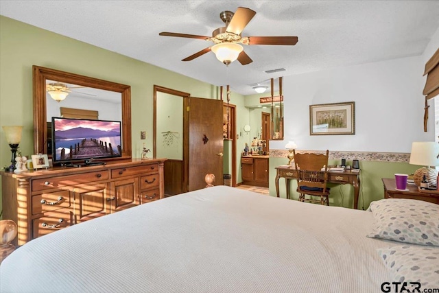5626 Meadowdale Rd, Flint, TX 75762 - bedroom featuring connected bathroom and ceiling fan