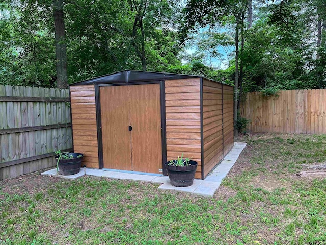 view of outbuilding