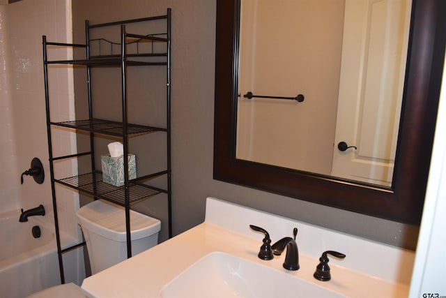 17387 Cherokee Trl, Flint, TX 75762 - bathroom featuring toilet, shower / bath combination, and vanity