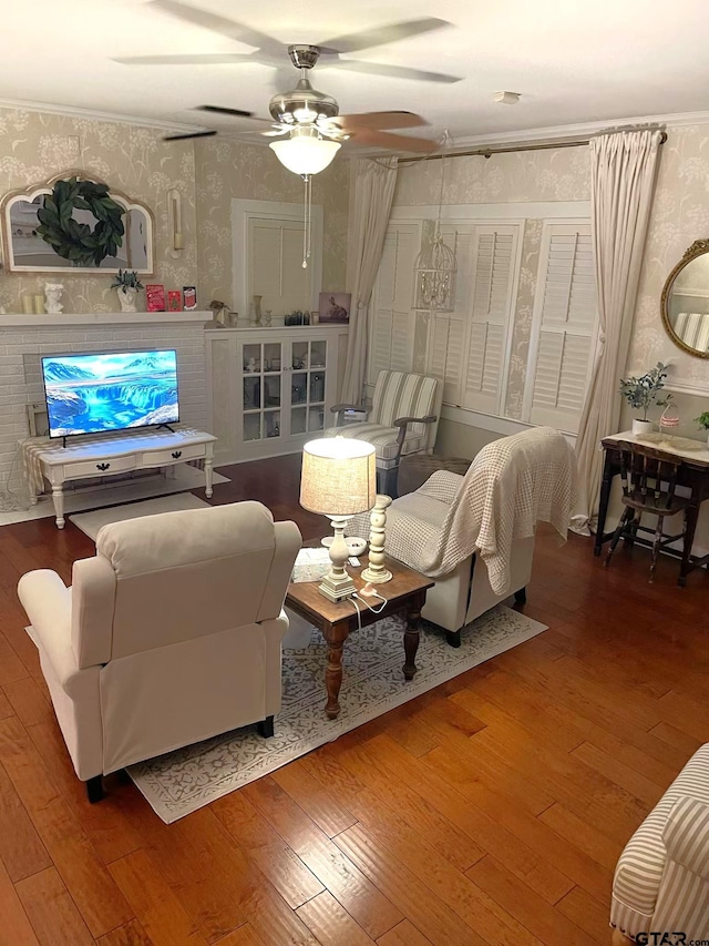 living room featuring hardwood / wood-style flooring, ornamental molding, and ceiling fan