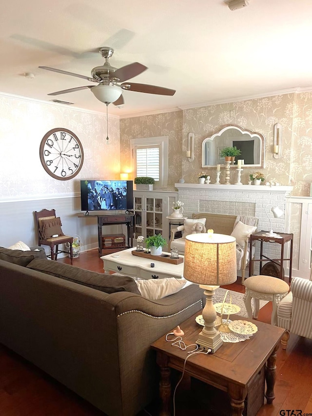 living room featuring ceiling fan, wood-type flooring, and ornamental molding