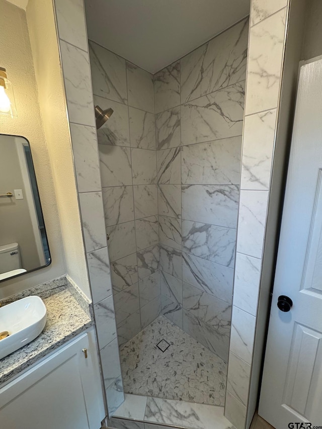 625 Northcrest Dr, Tyler, TX 75702 - bathroom with a tile shower and vanity