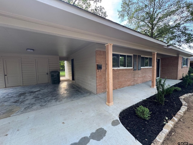625 Northcrest Dr, Tyler, TX 75702 - view of side of property featuring brick siding