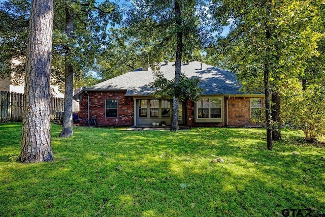 view of front facade with a front yard