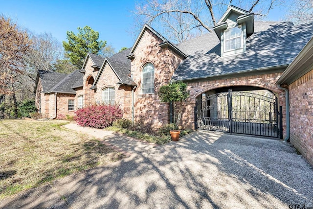 view of front of home featuring a front lawn