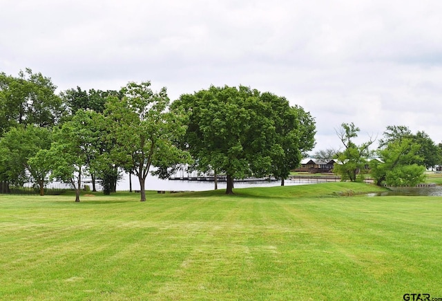 view of yard featuring a water view