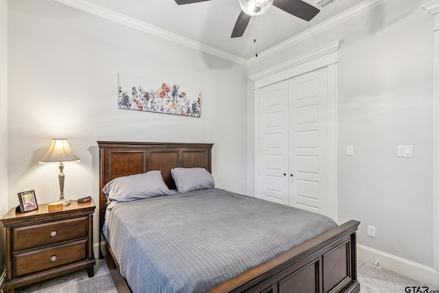 bedroom featuring ceiling fan, a closet, crown molding, and light colored carpet