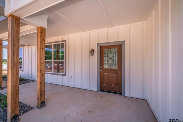 entrance to property featuring a patio area