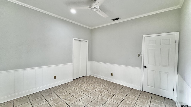 unfurnished room with ceiling fan, ornamental molding, and light tile patterned floors