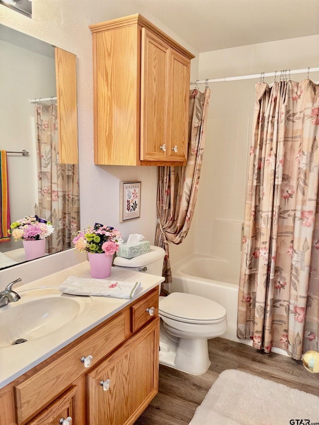 10764 Southern Trace Cir, Flint, TX 75762 - bathroom featuring wood finished floors, vanity, toilet, and shower / tub combo with curtain