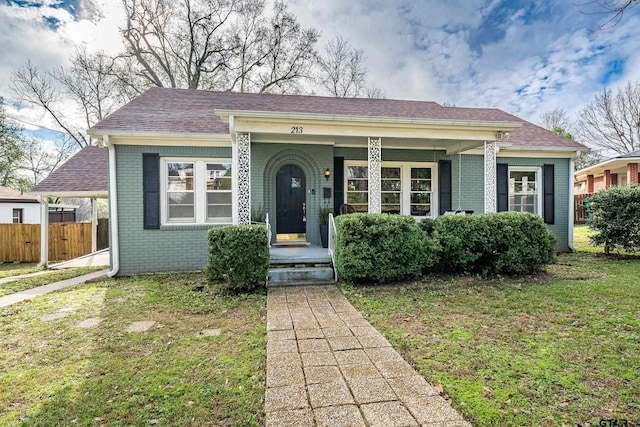 view of front of house featuring a front yard