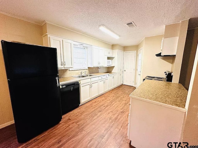 kitchen featuring visible vents, black appliances, light wood-type flooring, and white cabinetry