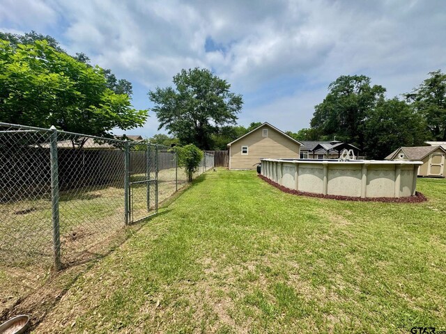 606 Glazner St, Hawkins, TX 75765 - view of yard