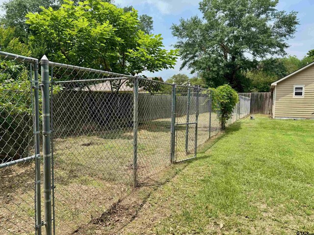 606 Glazner St, Hawkins, TX 75765 - view of yard