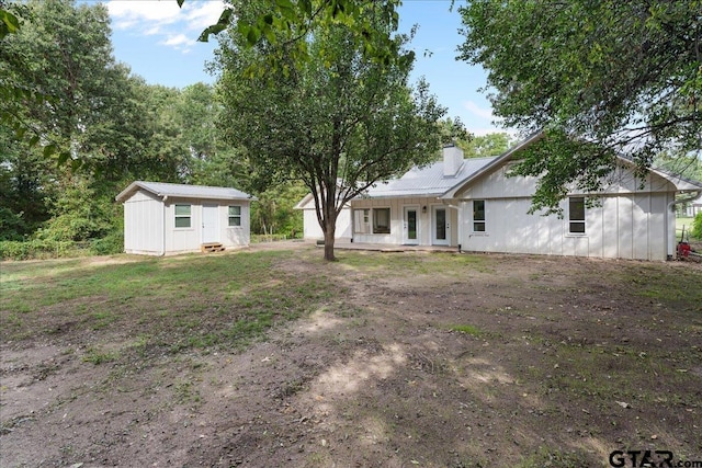 view of yard with a storage shed