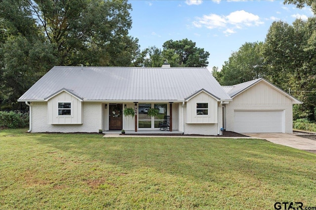 view of front of property featuring a garage and a front yard