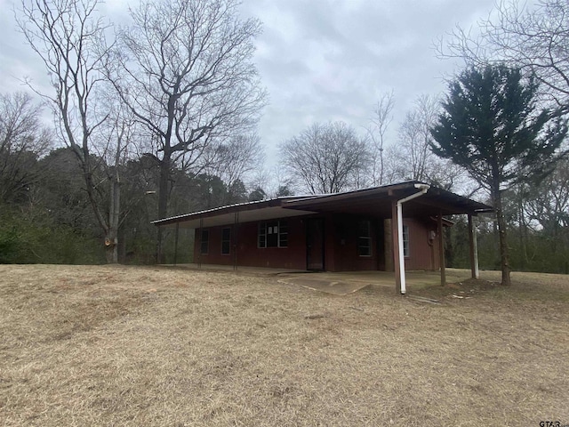 view of front of home with a carport