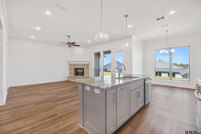 482 Mary Cir, Bullard, TX 75757 - kitchen with a sink, ceiling fan, crown molding, healthy amount of natural light, and dishwasher