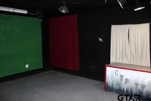 unfurnished room with golf simulator