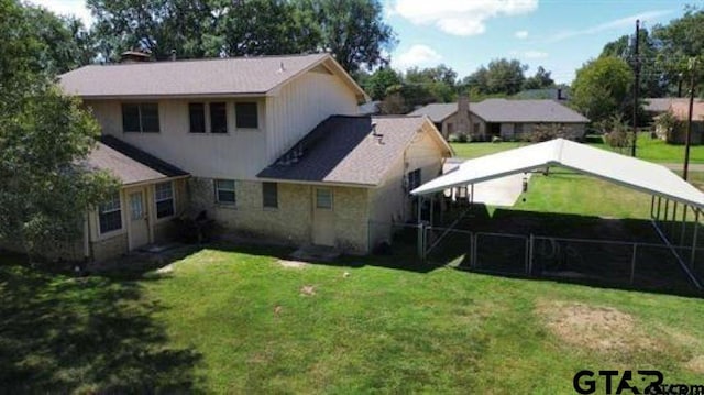 back of house featuring a lawn