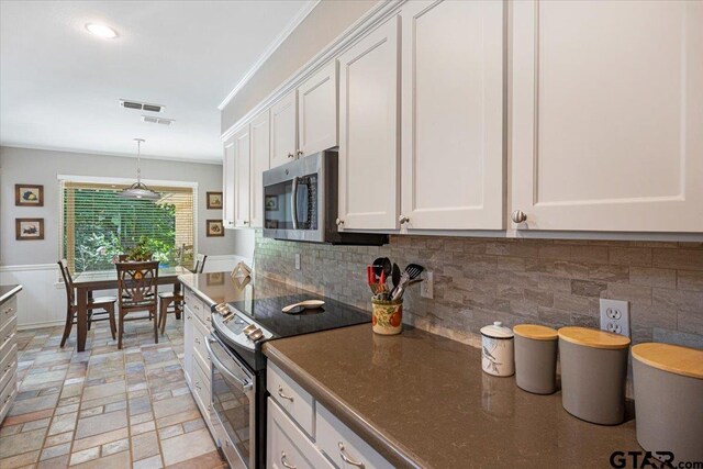 17599 Autumn Trl, Whitehouse, TX 75791 - kitchen with decorative backsplash, appliances with stainless steel finishes, white cabinetry, and visible vents