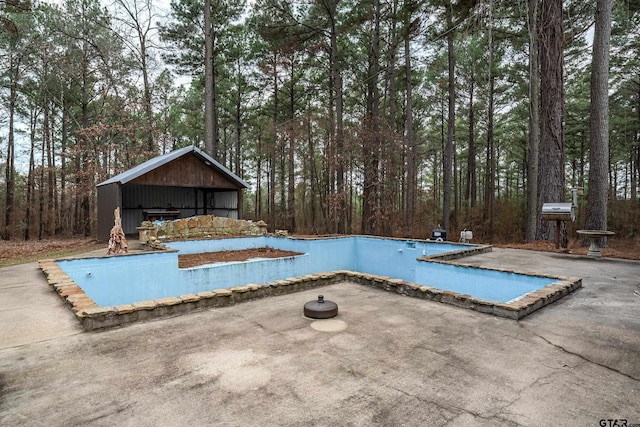 view of swimming pool featuring a patio