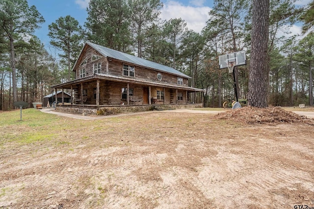 exterior space featuring a front yard