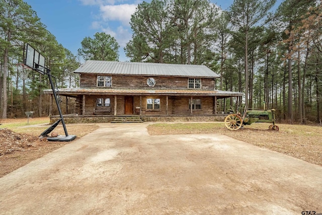 view of front of property featuring covered porch