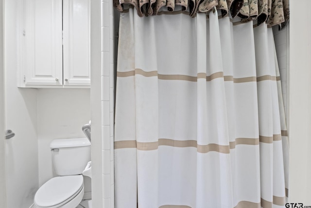 205 Turnberry Cir, Mount Pleasant, TX 75455 - bathroom with toilet and curtained shower