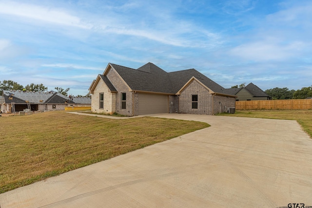 view of front of house featuring a front lawn and a garage