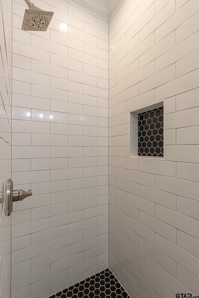 bathroom featuring a tile shower