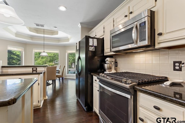 kitchen with crown molding, stainless steel appliances, plenty of natural light, and backsplash