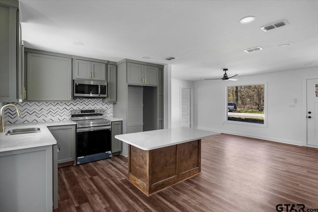 kitchen featuring a sink, visible vents, gray cabinets, and stainless steel appliances