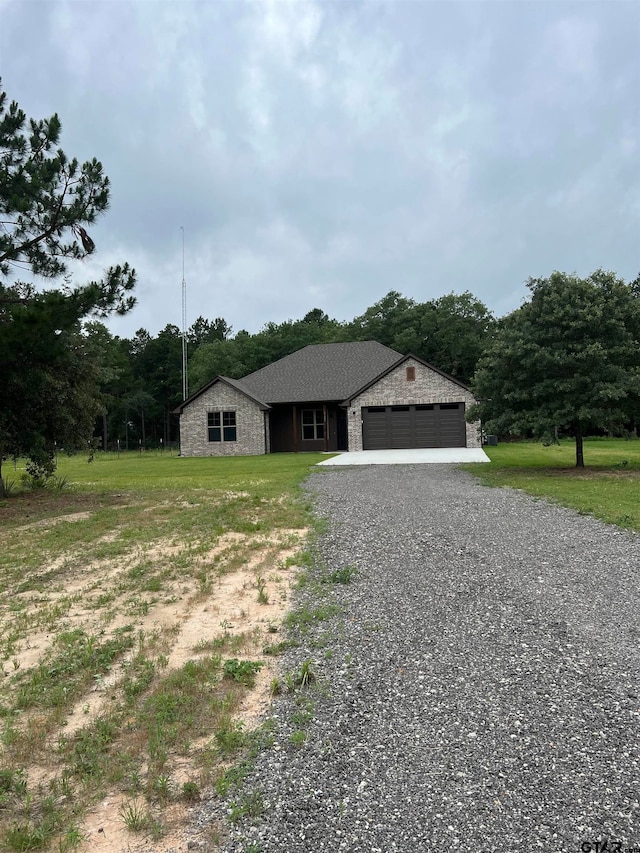 view of front facade featuring a front lawn and a garage