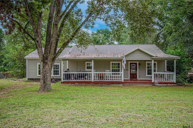 ranch-style home featuring a porch and a front yard