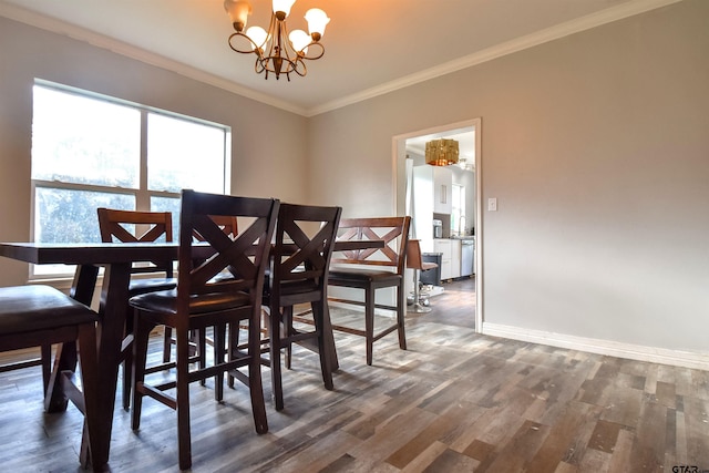 dining area featuring ornamental molding, dark wood-type flooring, and a chandelier