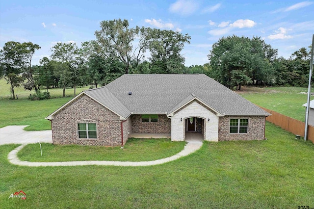 view of front facade with a front lawn