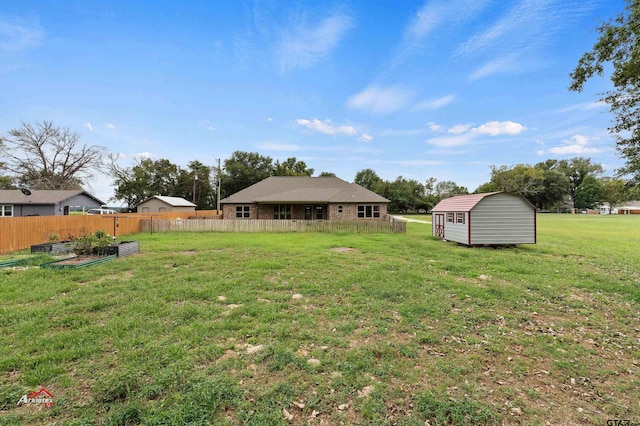 view of yard with a shed