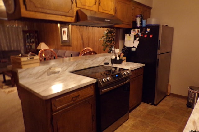 kitchen with kitchen peninsula and appliances with stainless steel finishes