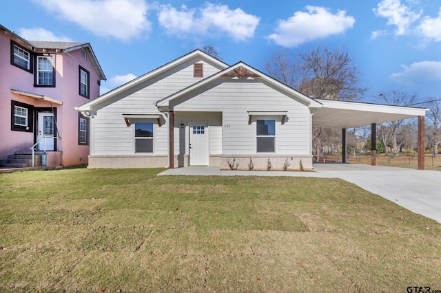 view of front facade with a front lawn and a carport