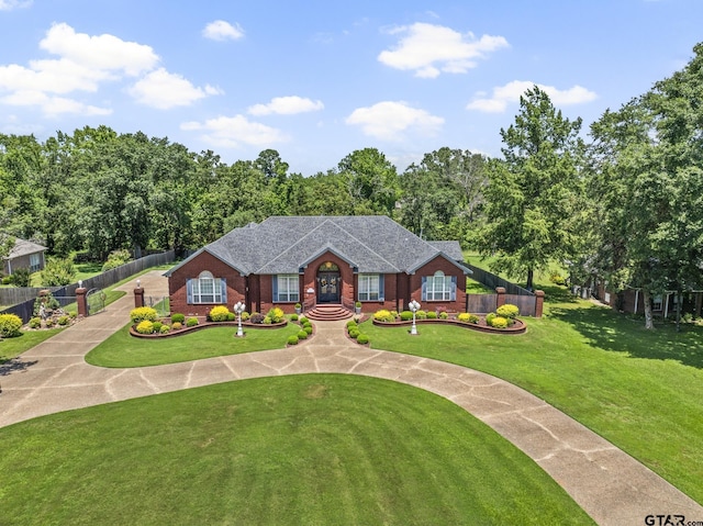 ranch-style home featuring a front lawn